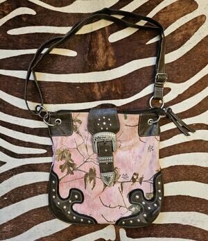 Vintage Y2K Realtree Pink Camo Western Shoulder Bag Studded Buckle Purse